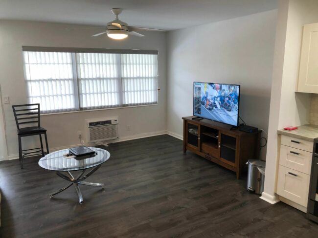 Updated 1/1/ condo for sale!