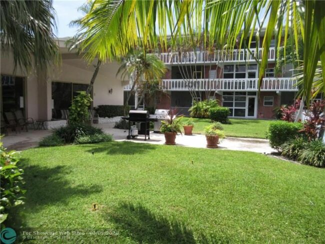 Bright and spacious 1/1/ condo for sale!