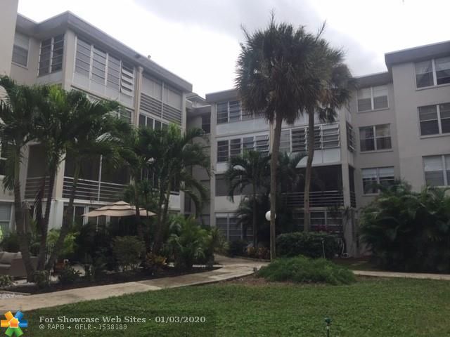 Top floor 1/1/ condo for sale!
