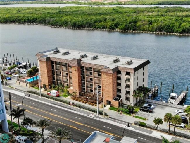 Very clean 2/2/ condo for sale!