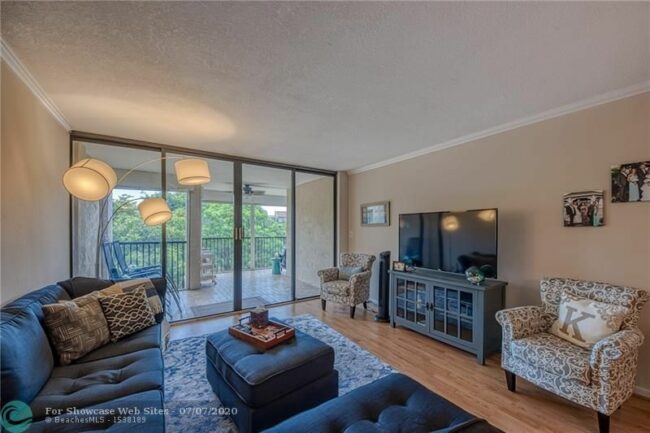 Condo with pool and garden view for sale!