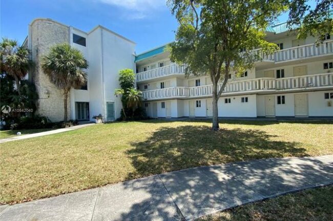 Investors ! Awesome opportunity to own a condo!