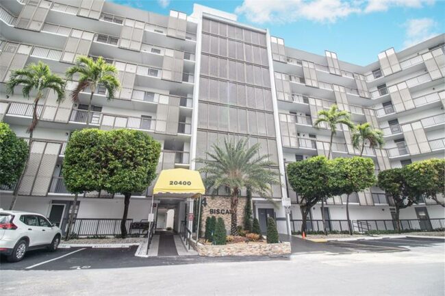 Beautiful 2/2/ condo for sale!