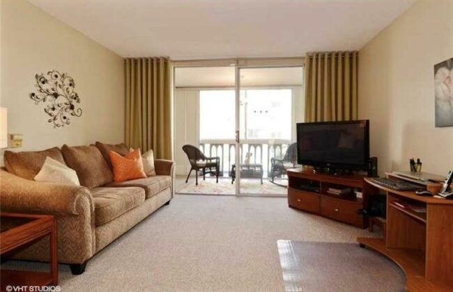 Updated 1/1/ condo for sale!