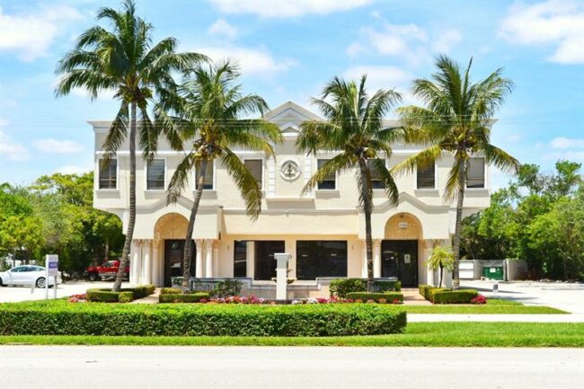 Commercial building for sale in South Florida!